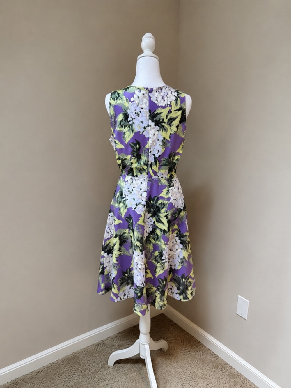 NWT WHBM Hydrangea Jardin Floral Scuba Knit Fit & Flare Dress Size 10 - Picture 5 of 9
